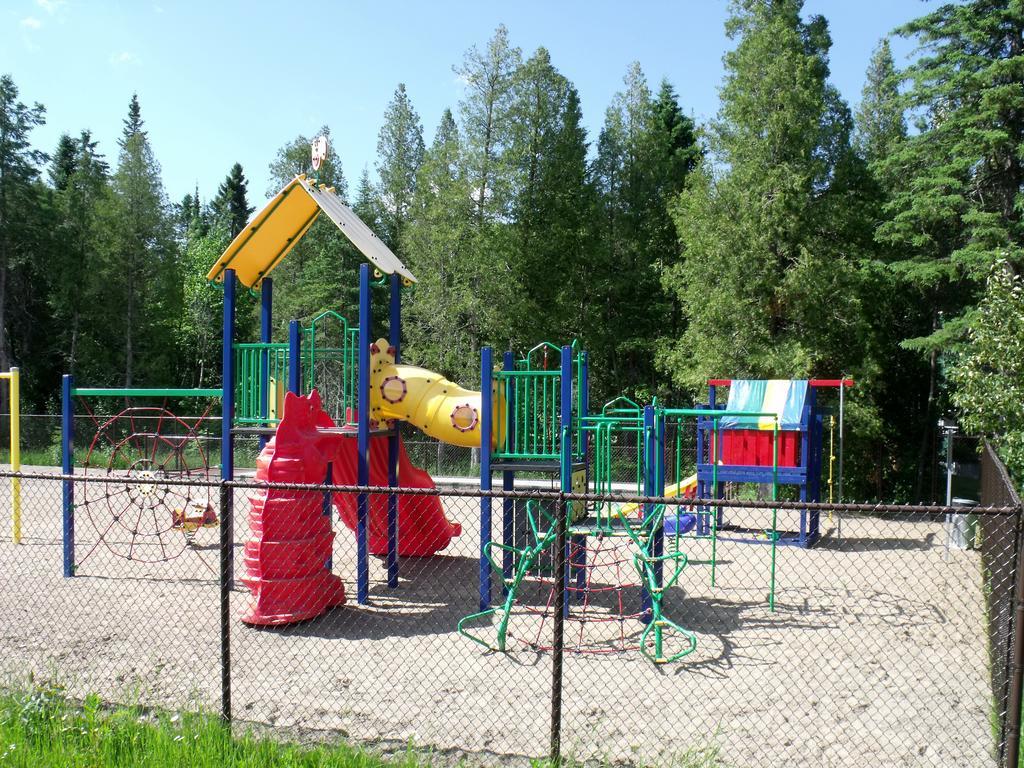 Camping Le 4 Chemins LʼAnse-Saint-Jean Pokój zdjęcie