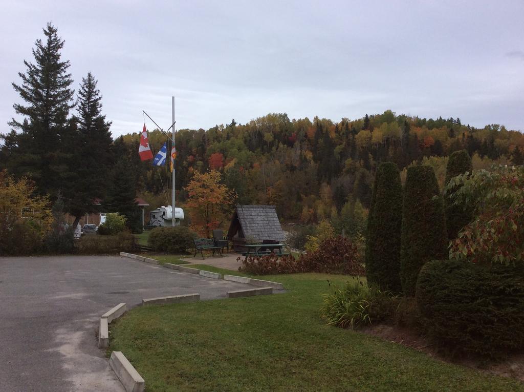 Camping Le 4 Chemins LʼAnse-Saint-Jean Pokój zdjęcie