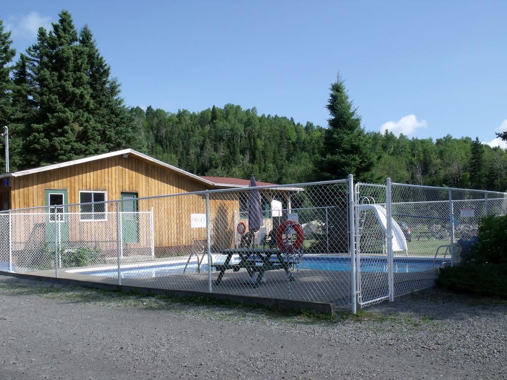 Camping Le 4 Chemins LʼAnse-Saint-Jean Pokój zdjęcie