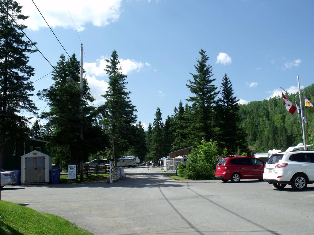 Camping Le 4 Chemins LʼAnse-Saint-Jean Pokój zdjęcie